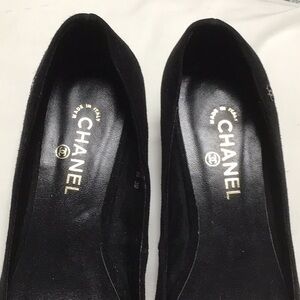 Chanel suede flats with pearls, size 39